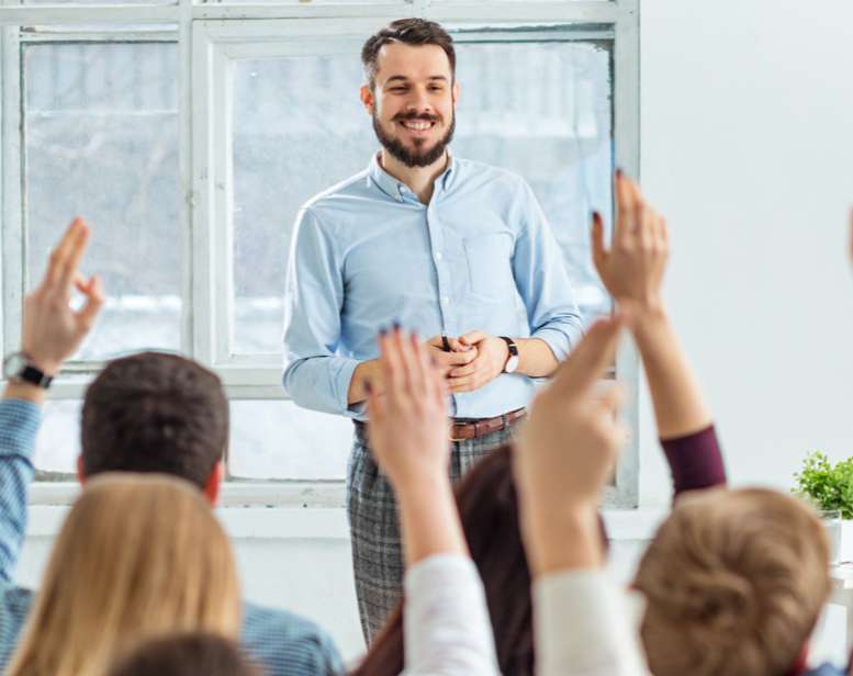 Youth Talks cerca relatori e relatrici: candidati e vola a Praga